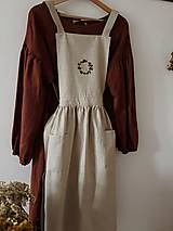 Iné oblečenie - Ručne vyšívaná ľanová šatová zástera - béžová so šípkovým vencom - 17845805_