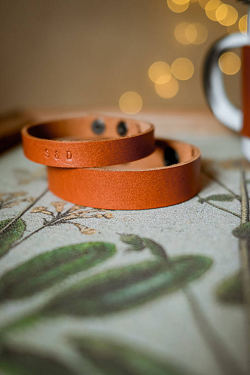 Kožený náramok s textom na želanie