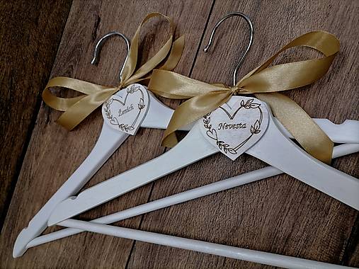 Nábytok - Svadobné vešiaky gravírované !!!akcia!!! cena je za pár, teda 2ks - 17846367_