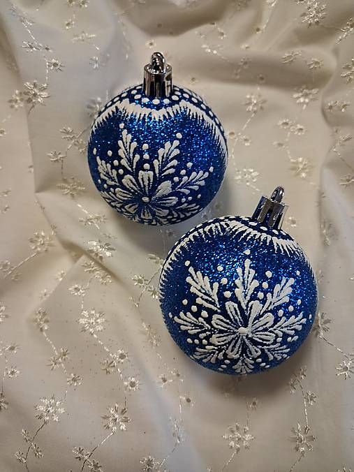 Dekorácie - Vianočné gule zdobené voskom- glitrové modré - 17847985_