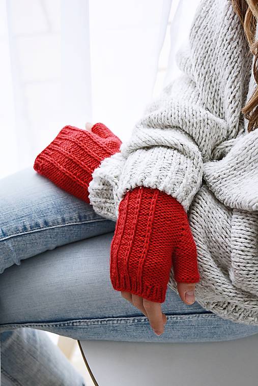 Rukavice - Dámske ručne pletené nátepníčky - červená - 17849605_
