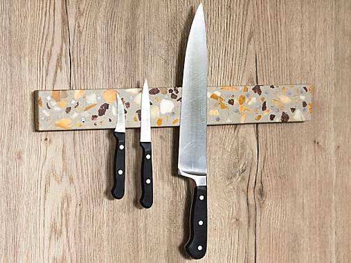 Príbory, varešky, pomôcky - Terrazzo magnetický držiak na nože Beige/Cappuchino - 17850716_