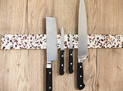 Príbory, varešky, pomôcky - BetelArt Terrazzo Magnetický držiak na nože Beige/Limestone - 17850756_