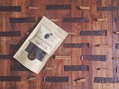 Slivková koža so škoricou