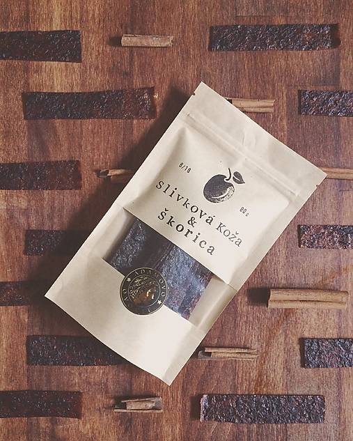 Slivková koža so škoricou