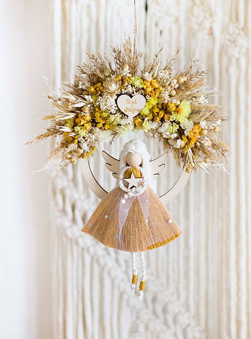 Dekorácie - Anjel strážny s kvetmi (horčicový) - 17852281_