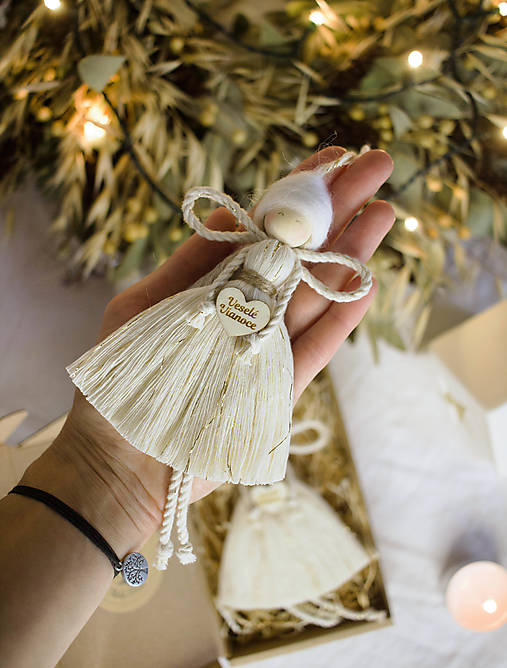 Dekorácie - Anjel "Veselé Vianoce" v krabičke (pozlátený) - 17852513_