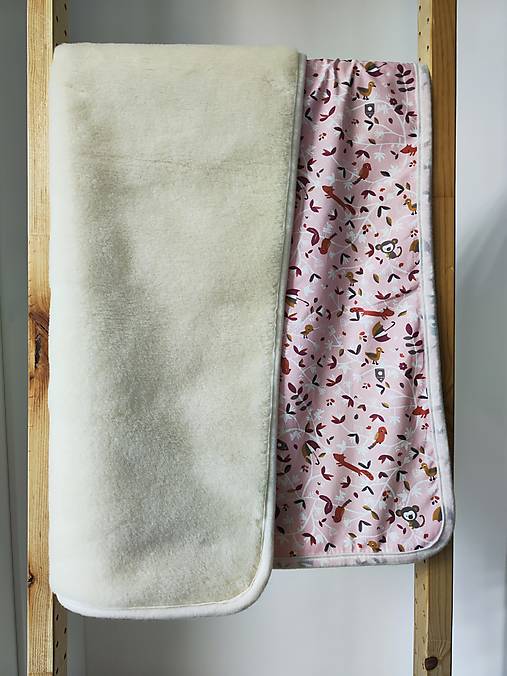 Detský textil - VLNIENKA Ovčie rúno deka 100% MERINO TOP SUPER WASH Natural s kašmírom Zvieratká ružové - 17853404_