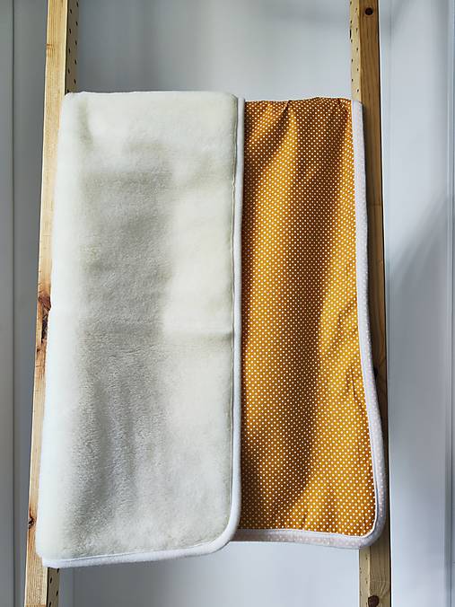 Detský textil - VLNIENKA Ovčie rúno deka 100% MERINO TOP SUPER WASH Natural s kašmírom Bodka horčicová smotanová lemovka - 17853466_