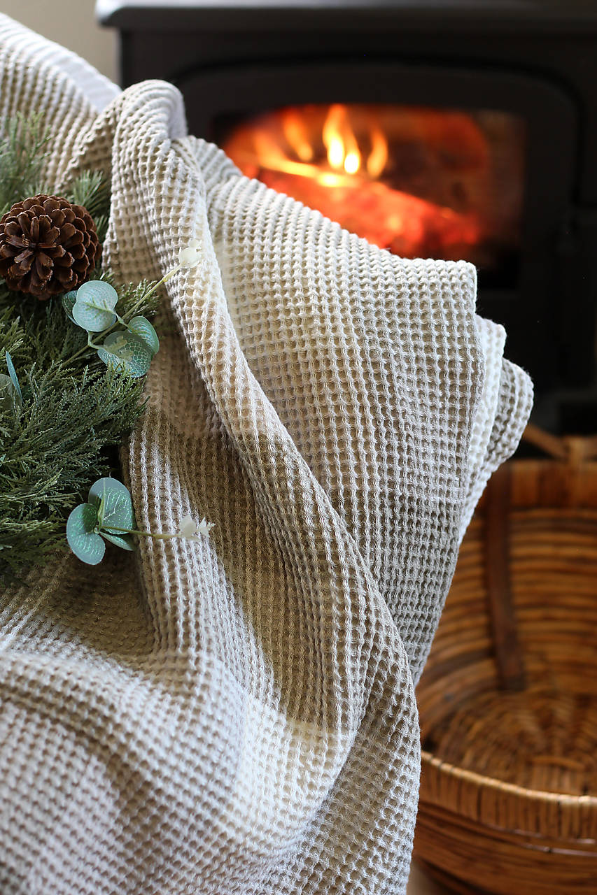 Hrejivý a mäkký kockovaný pléd z prírodného ľanu – ideálny vianočný darček