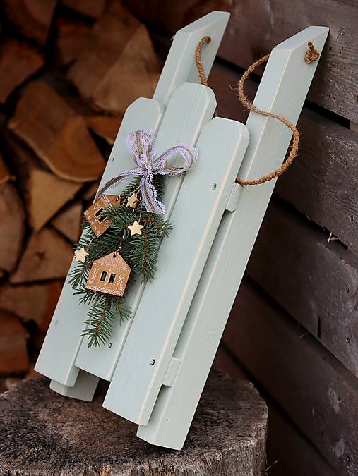 Ozdobné drevené sánky