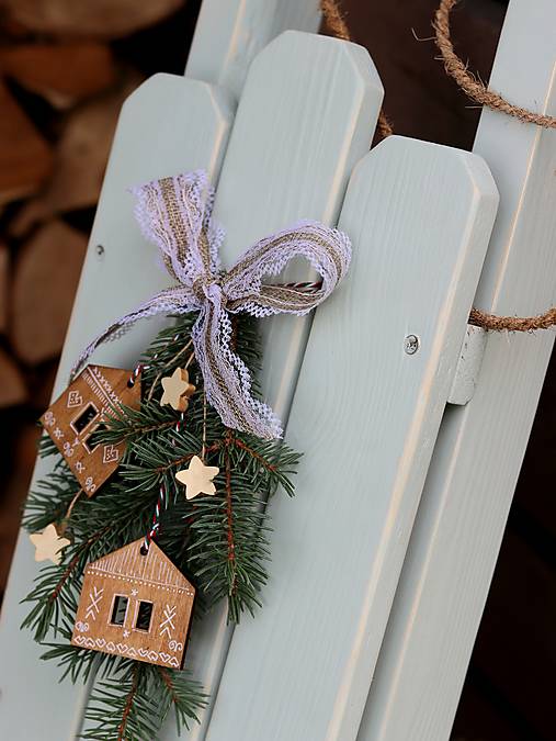 Ozdobné drevené sánky