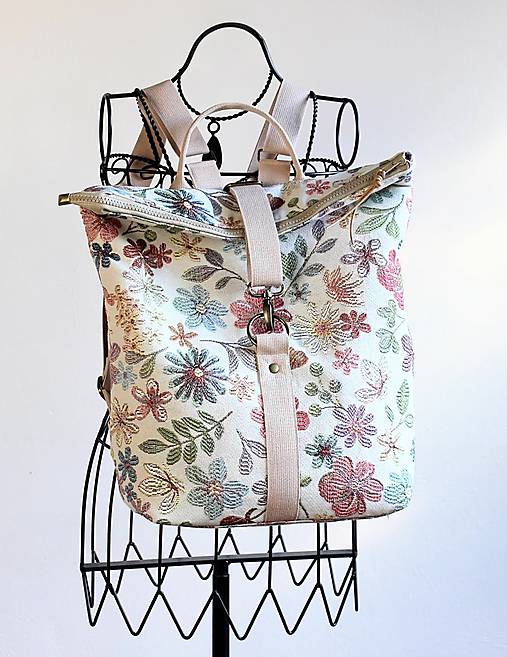 Batohy - Gobelínový ruksak Romantic Flowers - 17853648_