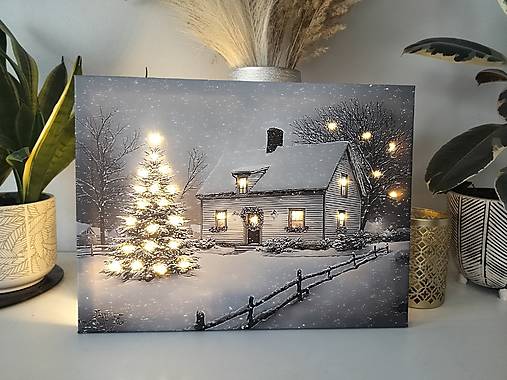 Svietiaci vianočný obraz – Domček so zasneženým stromčekom (40 × 30 cm)