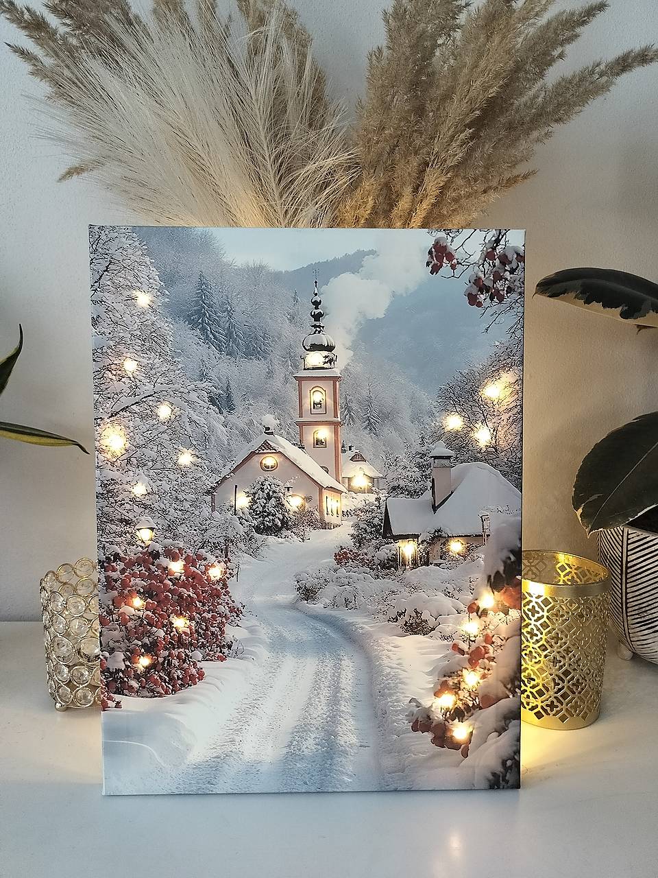Svietiaci vianočný obraz – Zimná dedina s kostolíkom