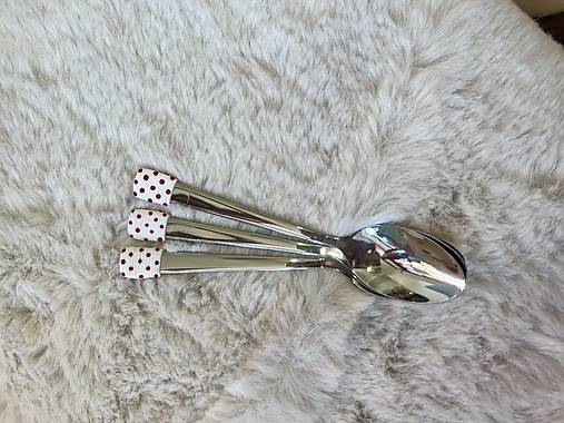 Lyžička  (Červené bodky)