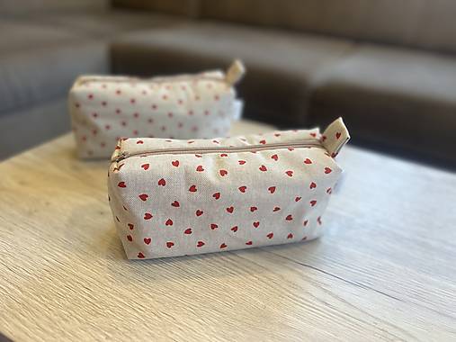 Kozmetická taštička - srdiečka
