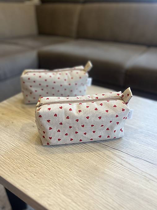 Kozmetická taštička - srdiečka