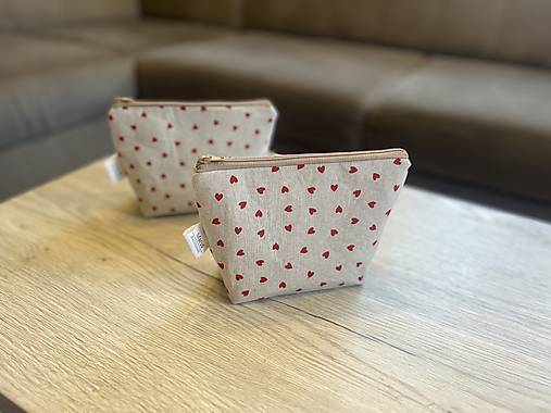 Kozmetická taštička - srdiečka