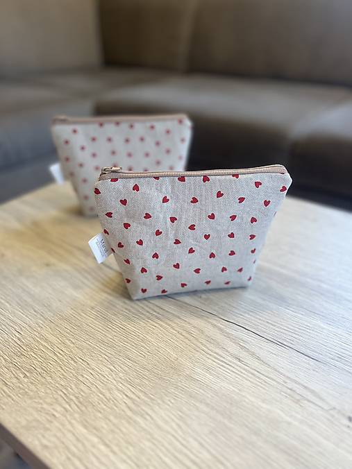 Kozmetická taštička - srdiečka