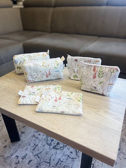 Kozmetická taštička - jemná lúka