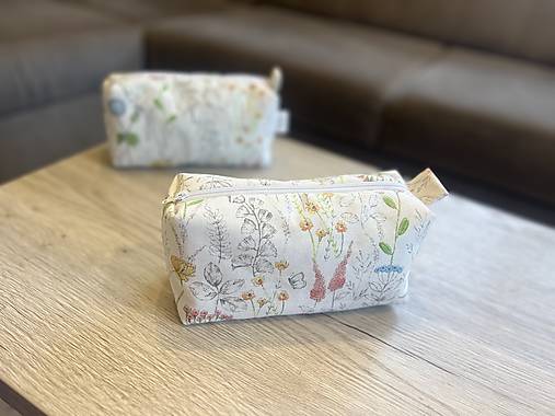 Kozmetická taštička - jemná lúka