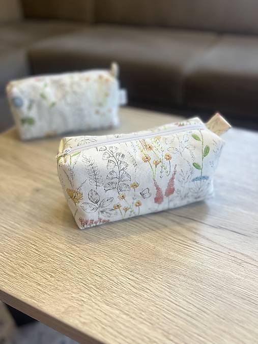 Kozmetická taštička - jemná lúka