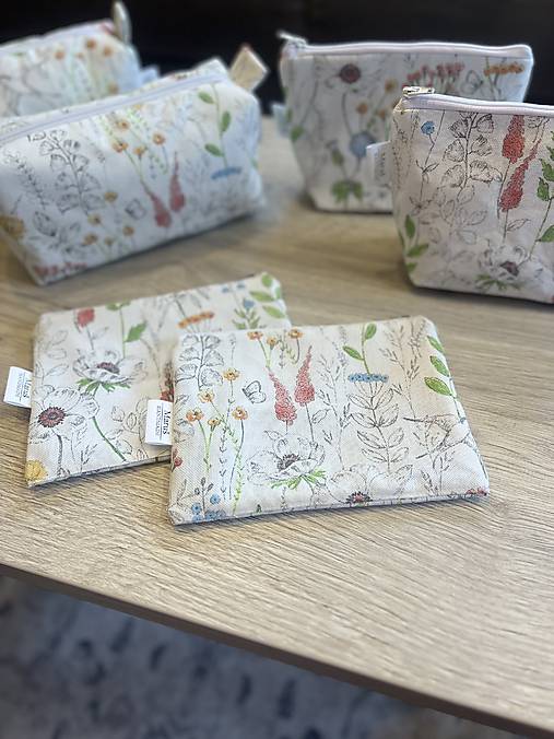 Kozmetická taštička - jemná lúka