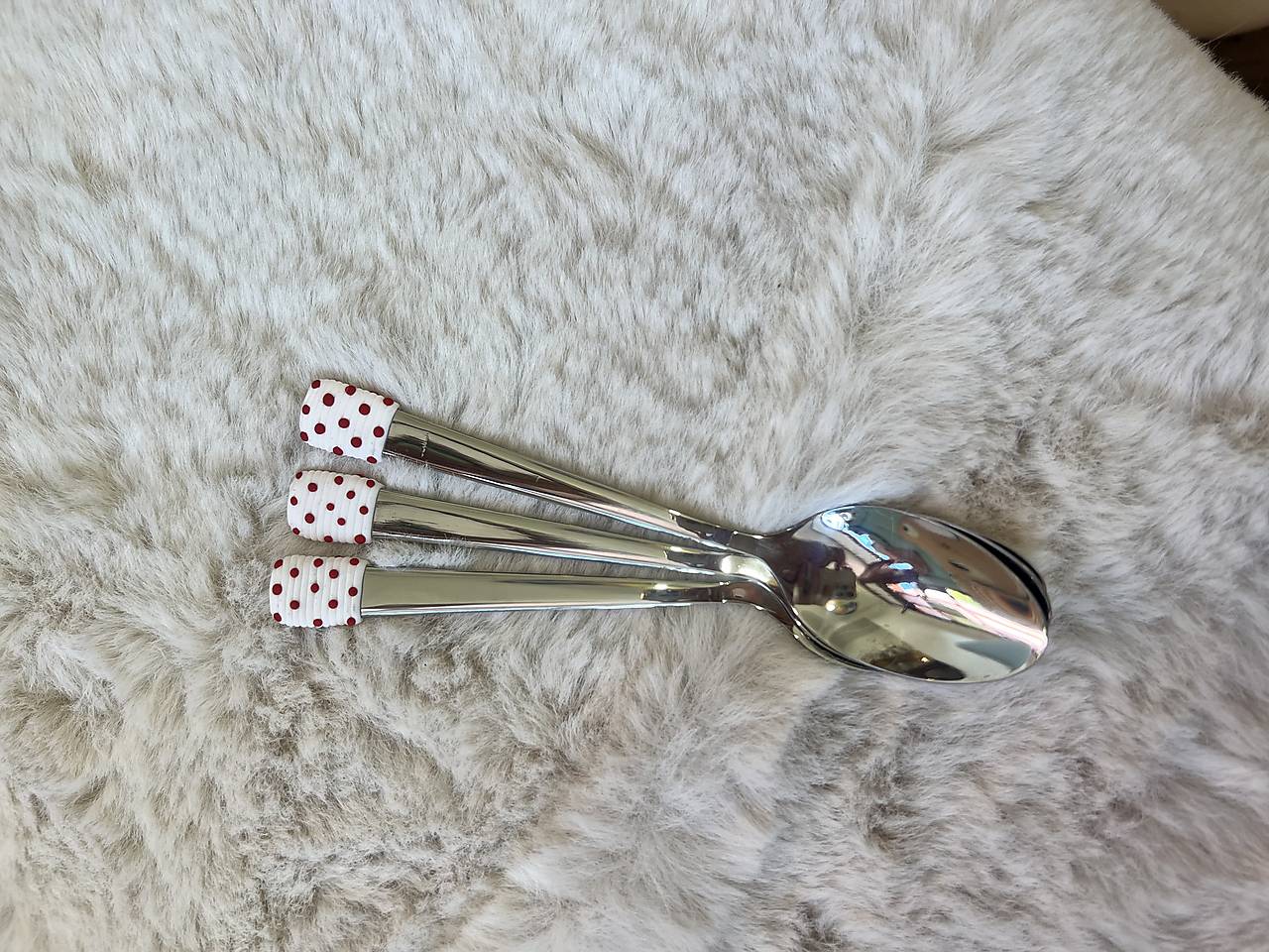 Lyžička  (Červené bodky)