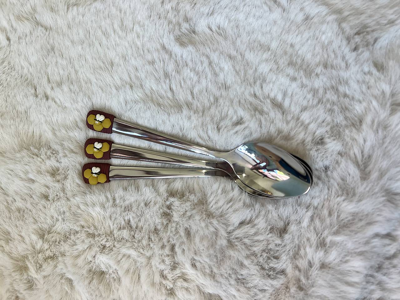 Lyžička  (Vcielka)