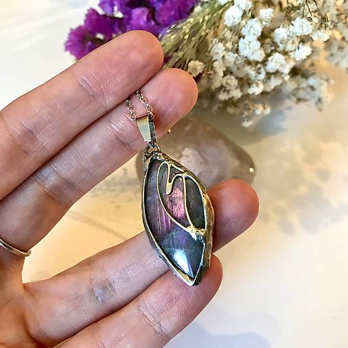 Náhrdelníky - Ružová láska- labradorit - 17856905_