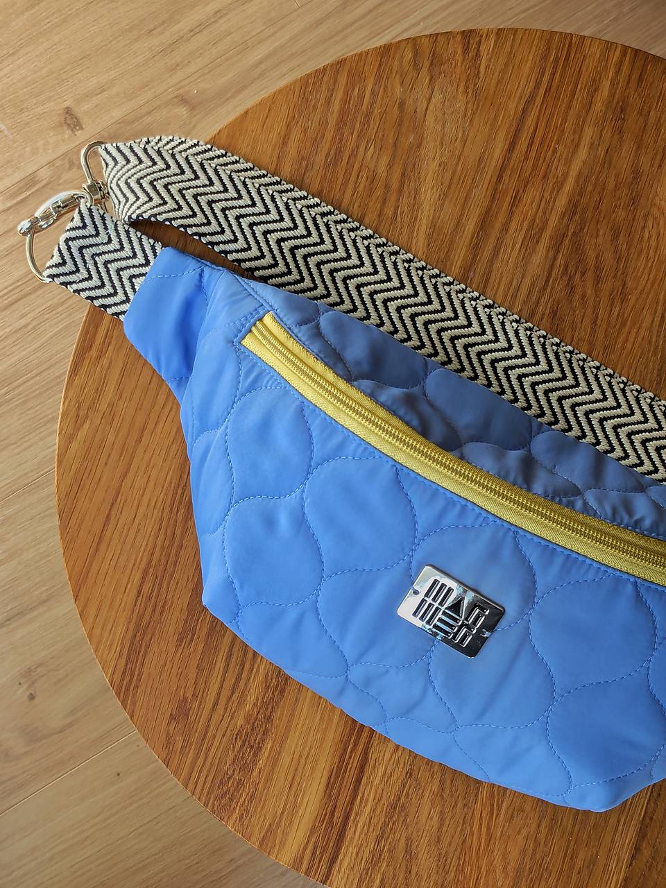 Prešívaná ľadvinka - modrá