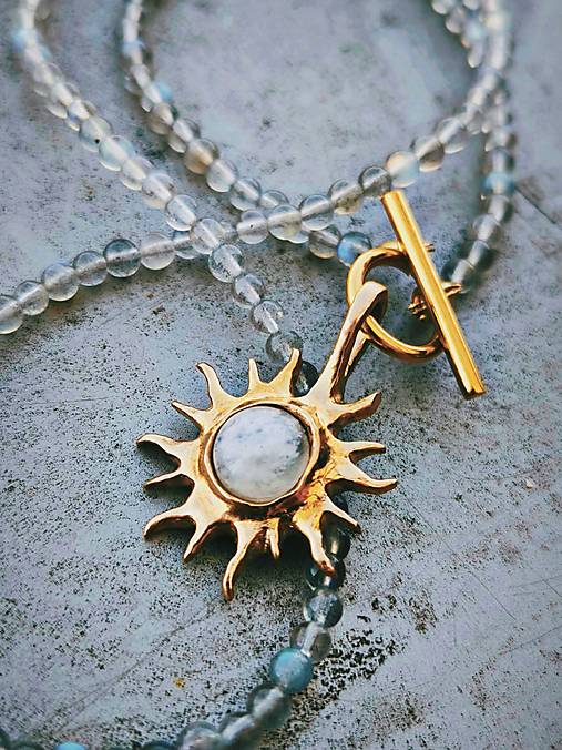 Aurora – bronzový náhrdelník s mesačným kameňom