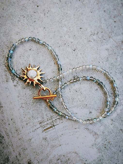 Aurora – bronzový náhrdelník s mesačným kameňom