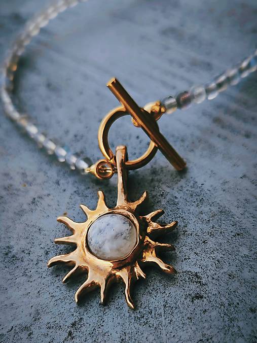 Aurora – bronzový náhrdelník s mesačným kameňom