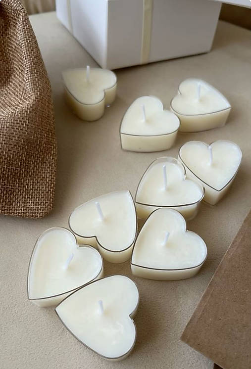 Sviečky - Čajová sviečka vo tvare srdiečka - 17856636_