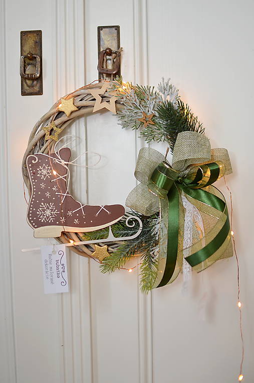 Dekorácie - Vianočný veniec s hnedou korčulou - 17858971_