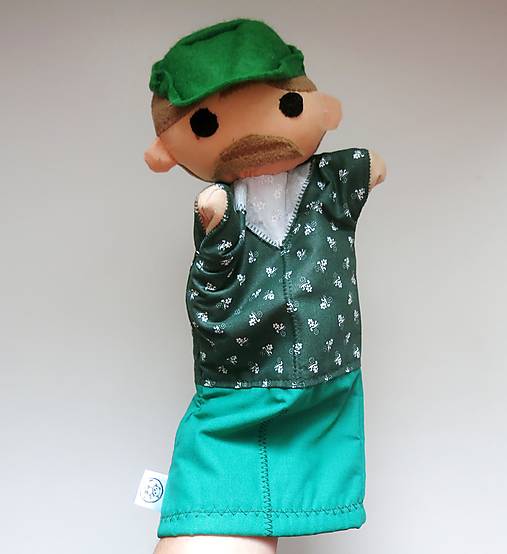 Maňuška pán horár, poľovník (v kvietkovom kabátiku)