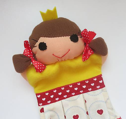 Maňuška princezná (v sukničke so srdiečkami)