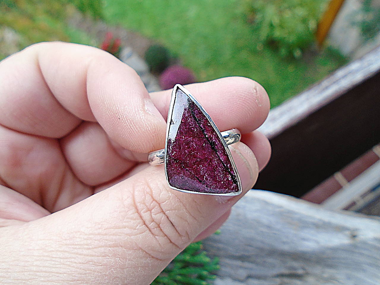 Strieborny prsteň Ag 925 Eudialit