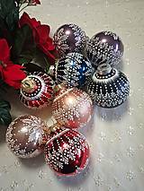 Dekorácie - Vianočné gule sklenené  zdobené horúcim voskom. - 17859048_