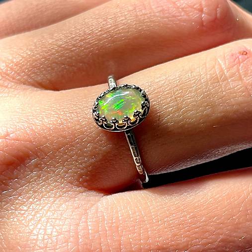 Filigree Ethiopian Opal Silver Ring AG925 / Jemný strieborný prsteň s prírodným opálom A0007