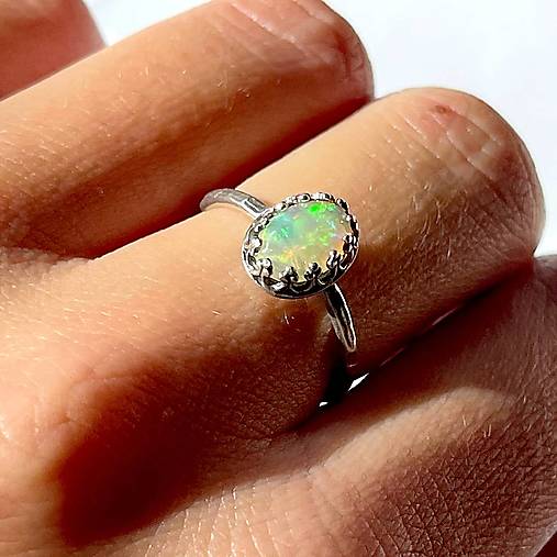 Filigree Ethiopian Opal Silver Ring AG925 / Jemný strieborný prsteň s prírodným opálom A0007