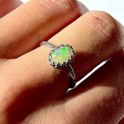 Filigree Ethiopian Opal Silver Ring AG925 / Jemný strieborný prsteň s prírodným opálom A0007