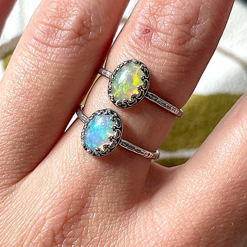 Filigree Ethiopian Opal Silver Ring AG925 / Jemný strieborný prsteň s prírodným opálom A0007