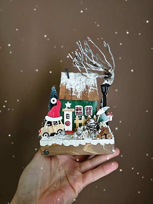 Dekorácie - Zimný domček ,,U deda Mráza,, - 17864537_