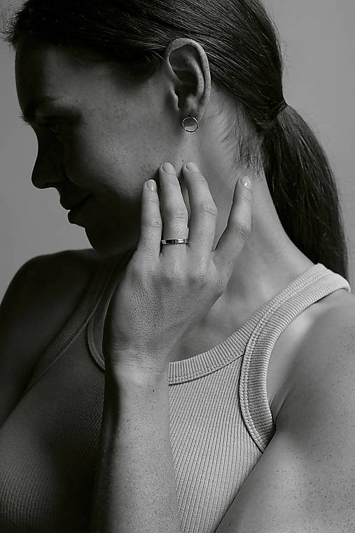 Strieborná alebo zlatá náušnica - 1 kus