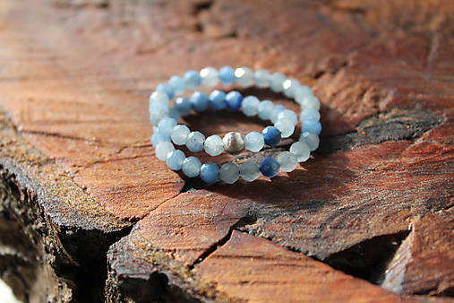 Aventurín so striebrom