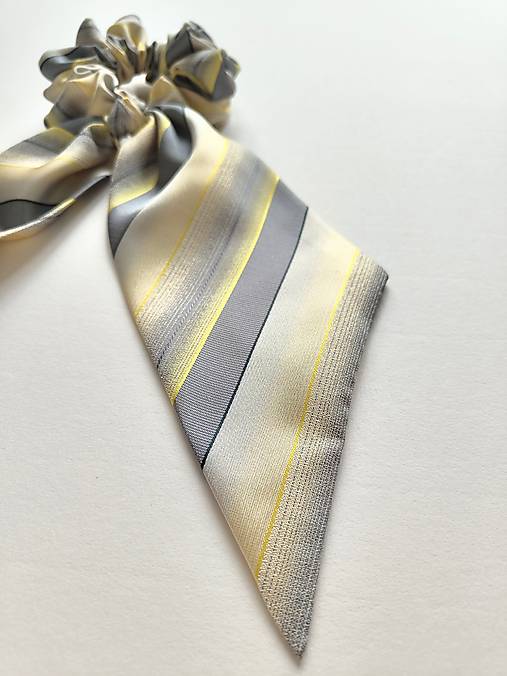 Maxi scrunchie asymetrická (Sivo-žltá)