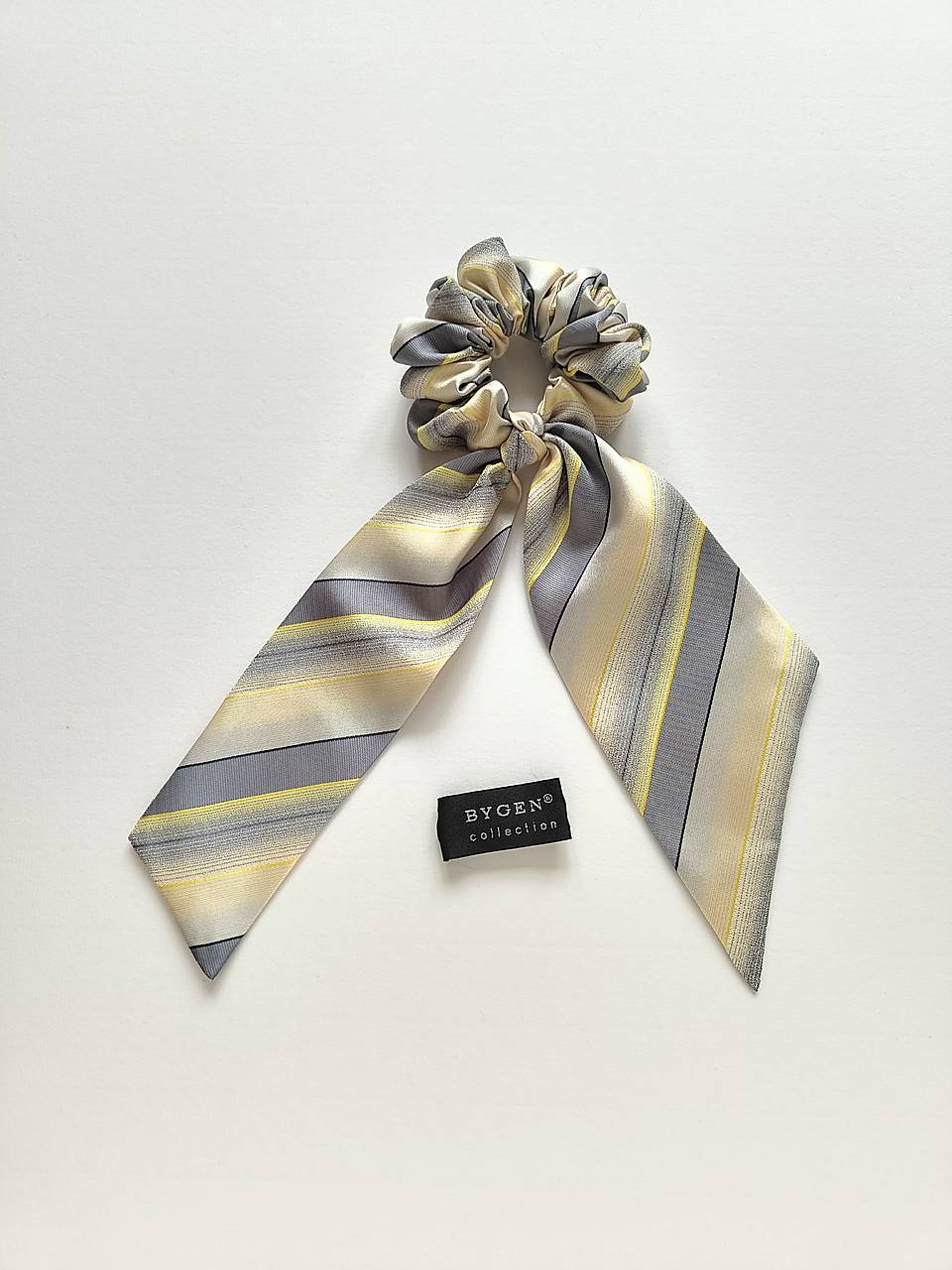 Maxi scrunchie asymetrická (Sivo-žltá)